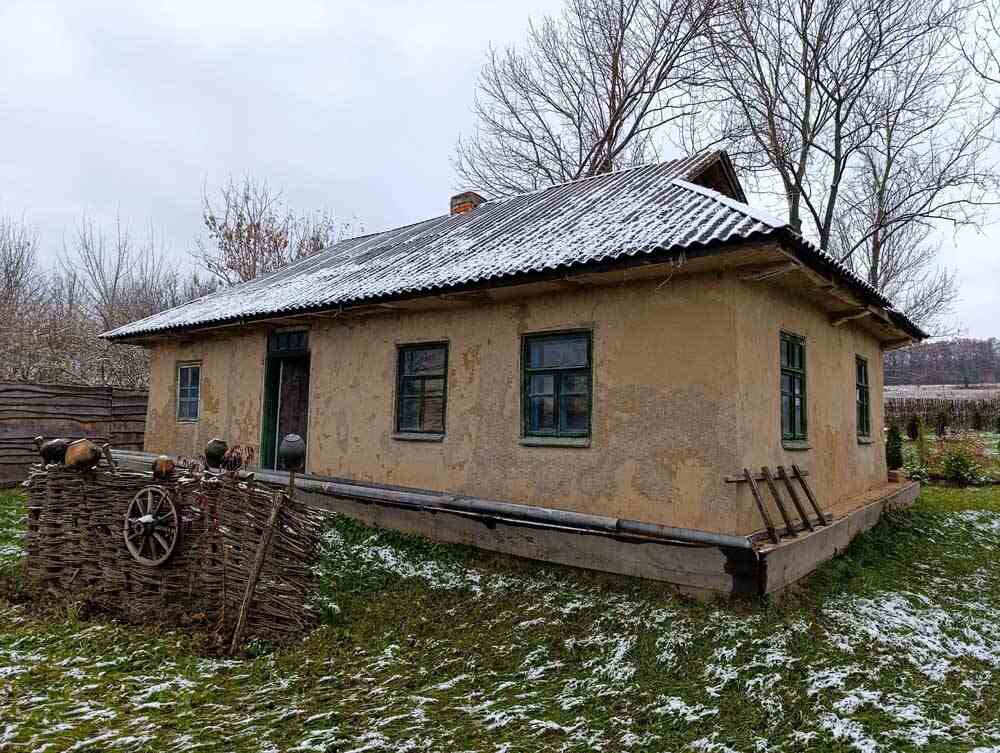 A picture of an old home during winter